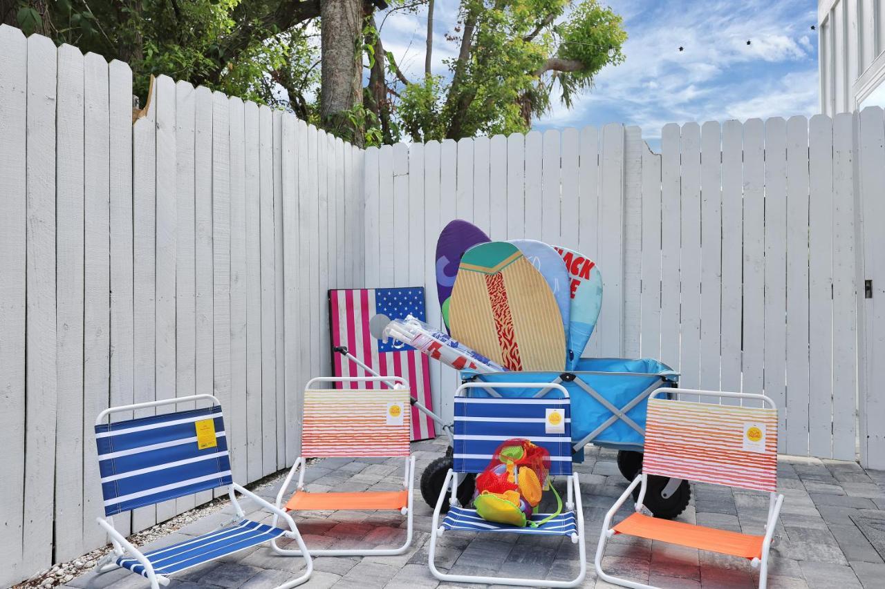 Few Steps To Ocean-4 Beach Cruisers & Free Parking & Private Backyard Jacksonville Beach Ngoại thất bức ảnh