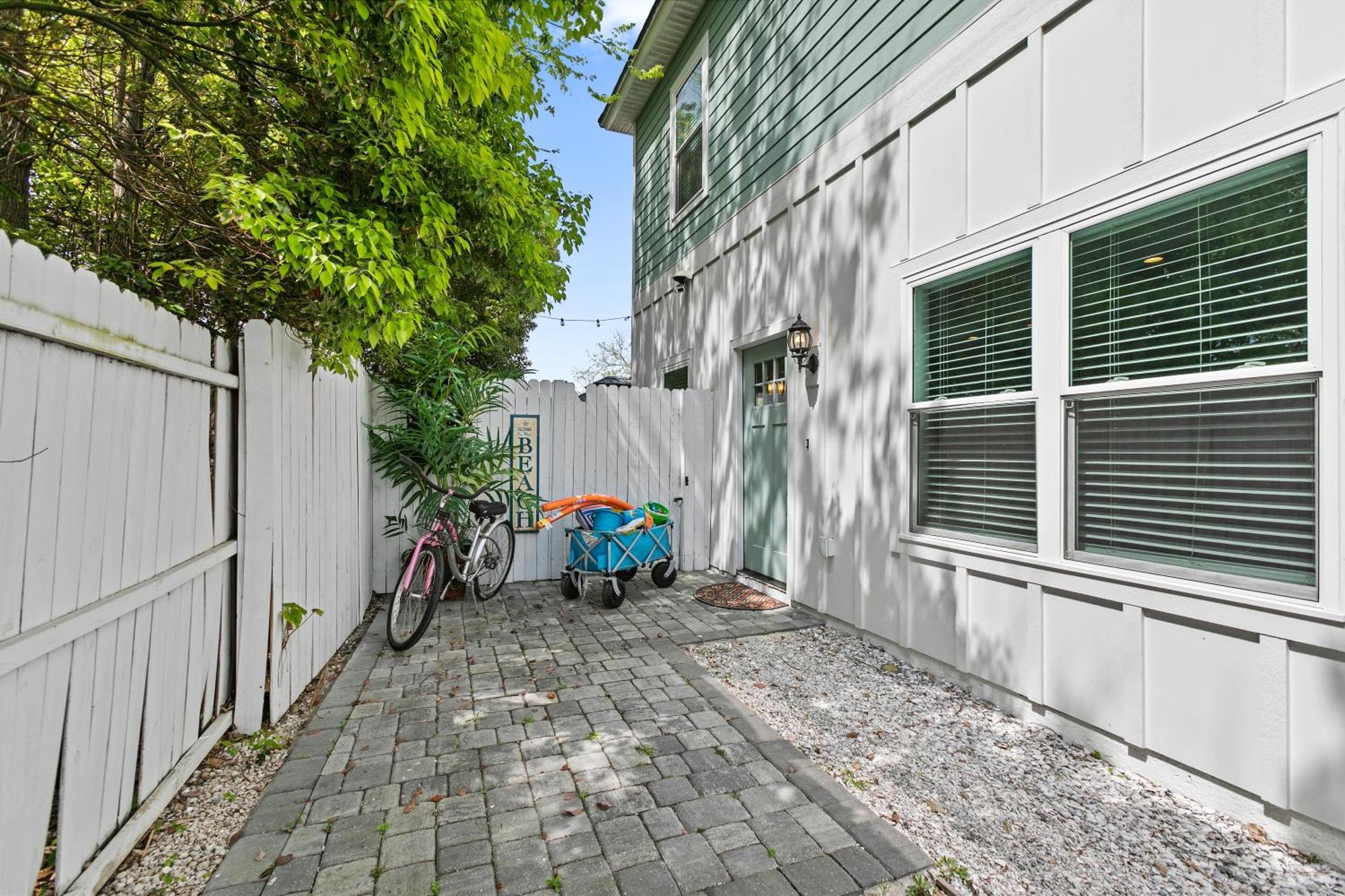 Few Steps To Ocean-4 Beach Cruisers & Free Parking & Private Backyard Jacksonville Beach Ngoại thất bức ảnh